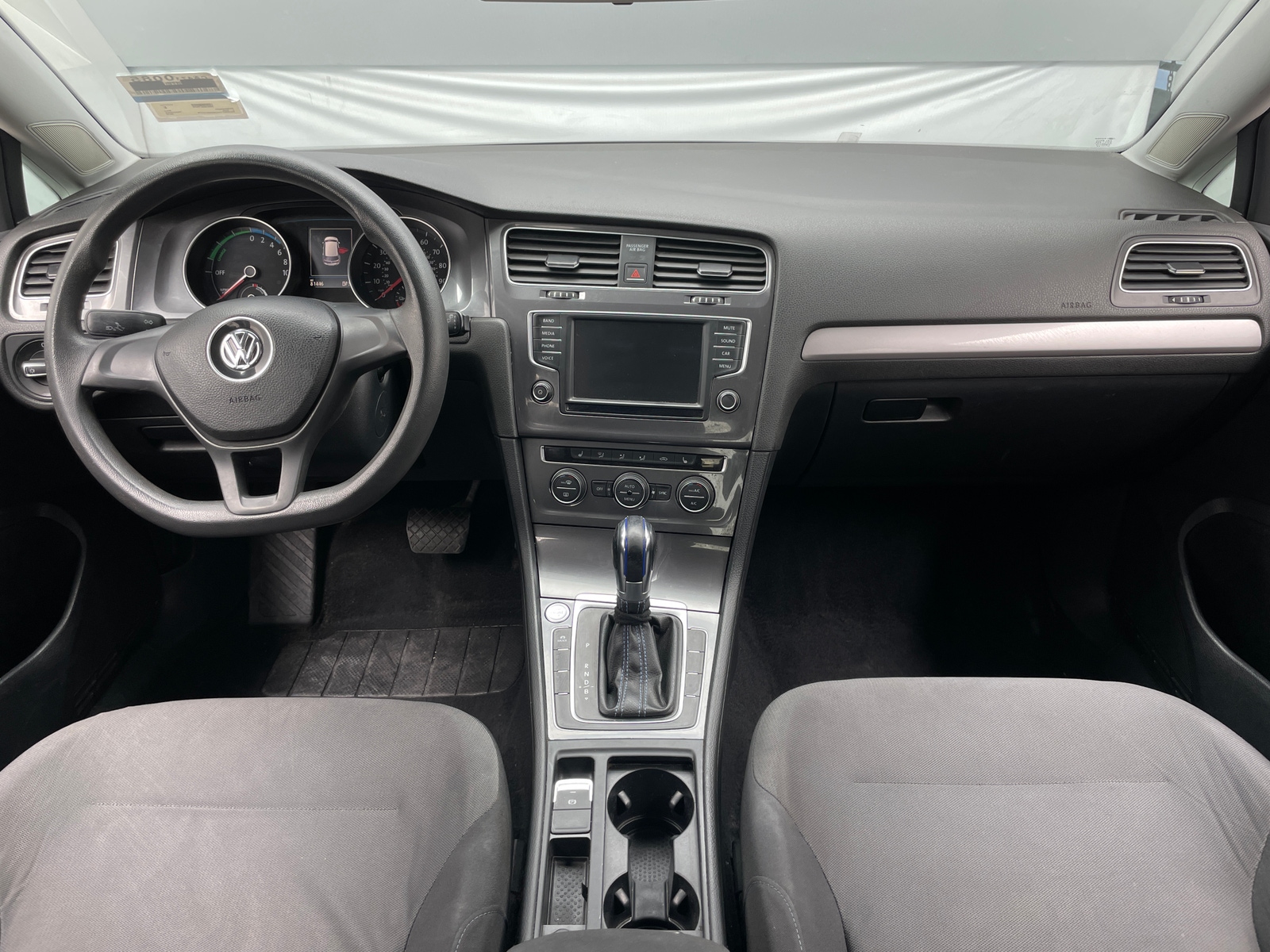 Thumbnail: 2016 Volkswagen e-Golf - 3