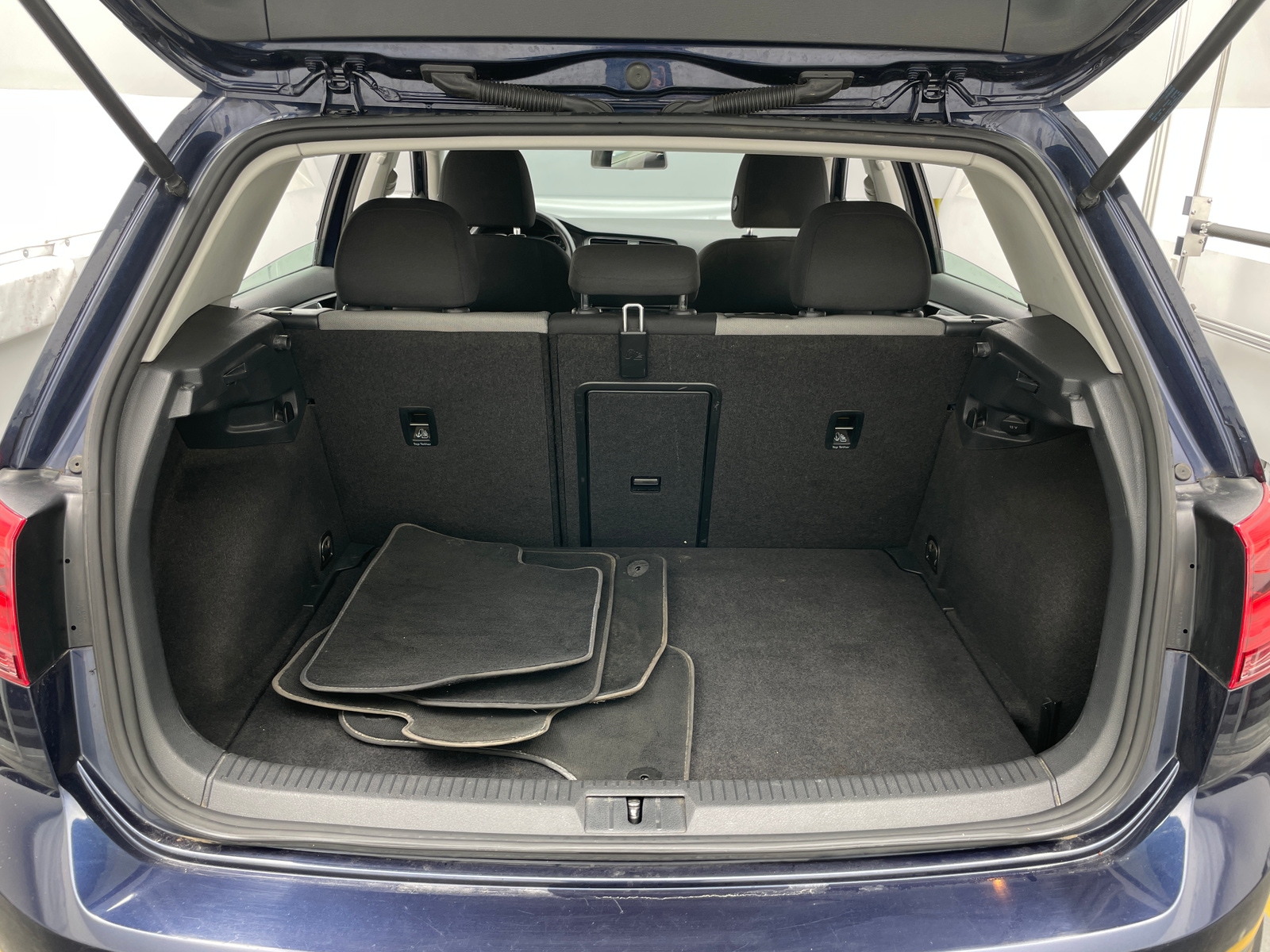 Thumbnail: 2016 Volkswagen e-Golf - 7