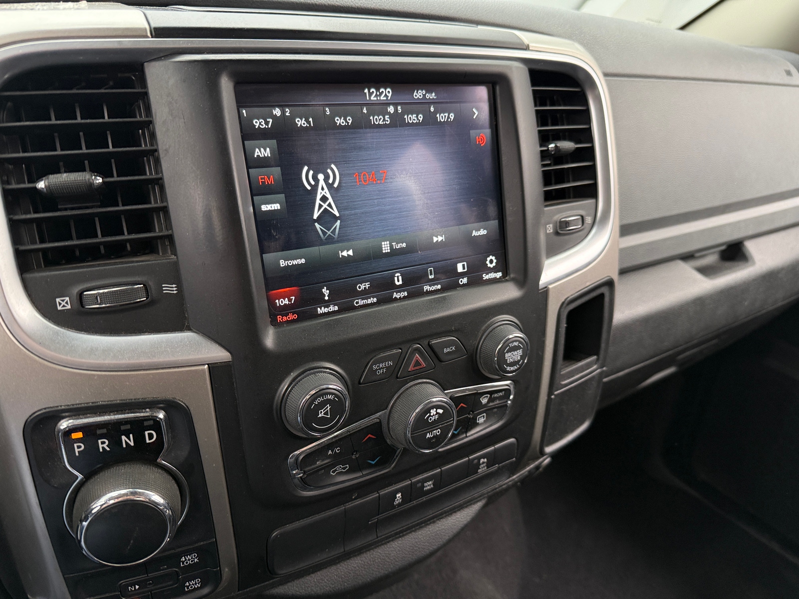 Thumbnail: 2019 RAM 1500 Classic - 4