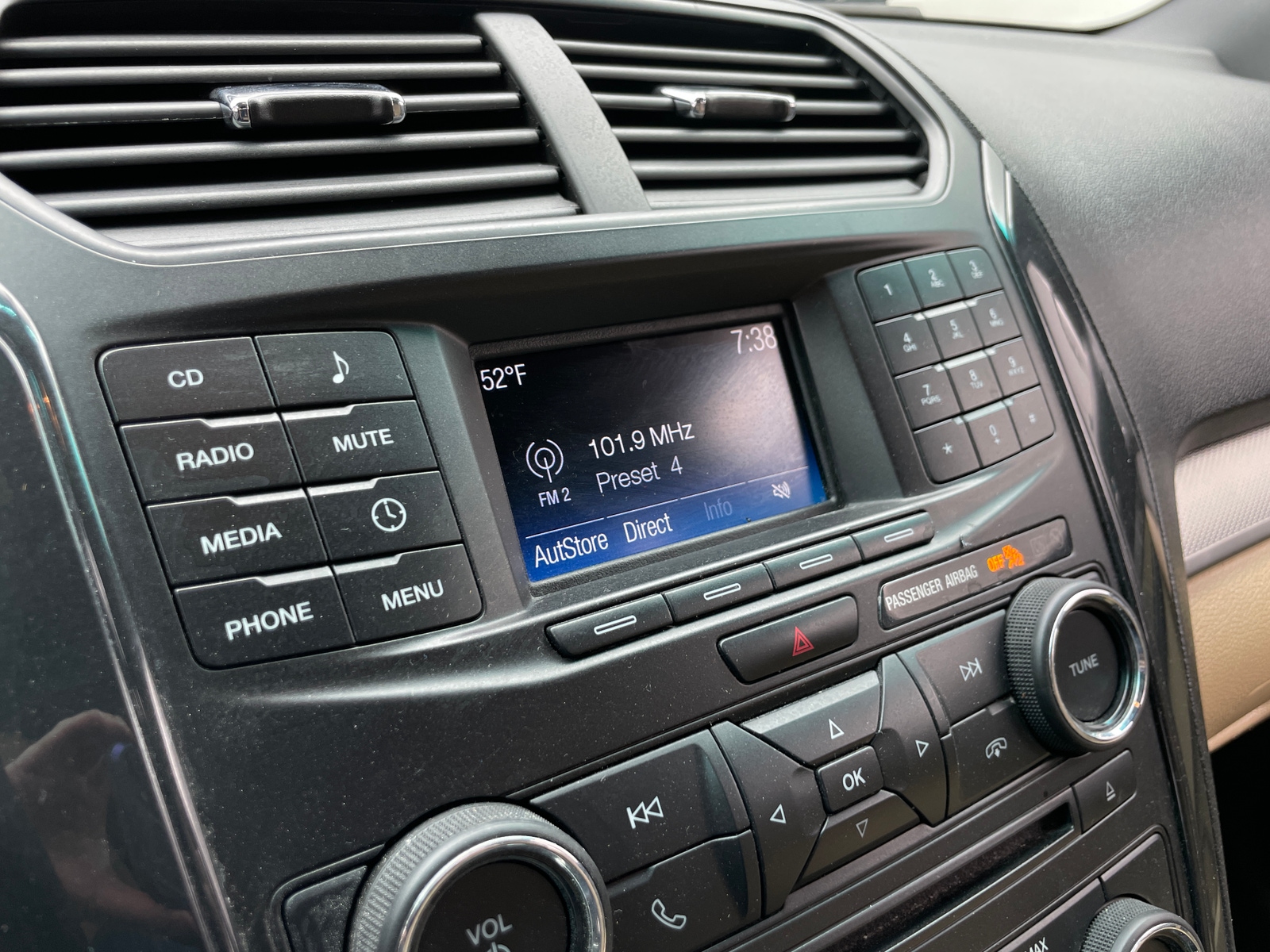 Thumbnail: 2016 Ford Explorer - 4