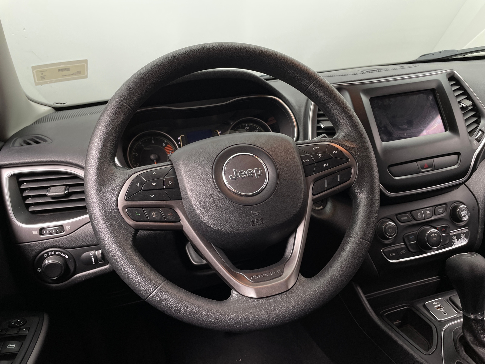 Thumbnail: 2020 Jeep Cherokee - 5