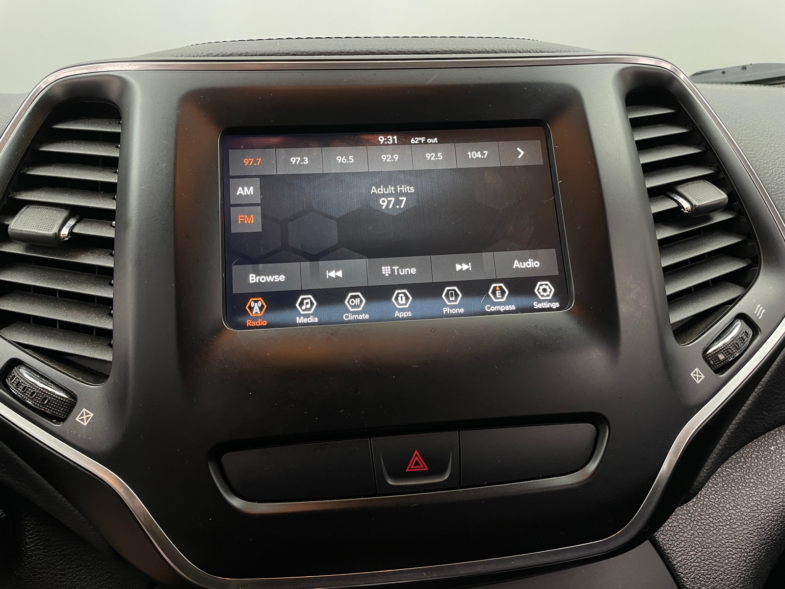 Thumbnail: 2020 Jeep Cherokee - 4