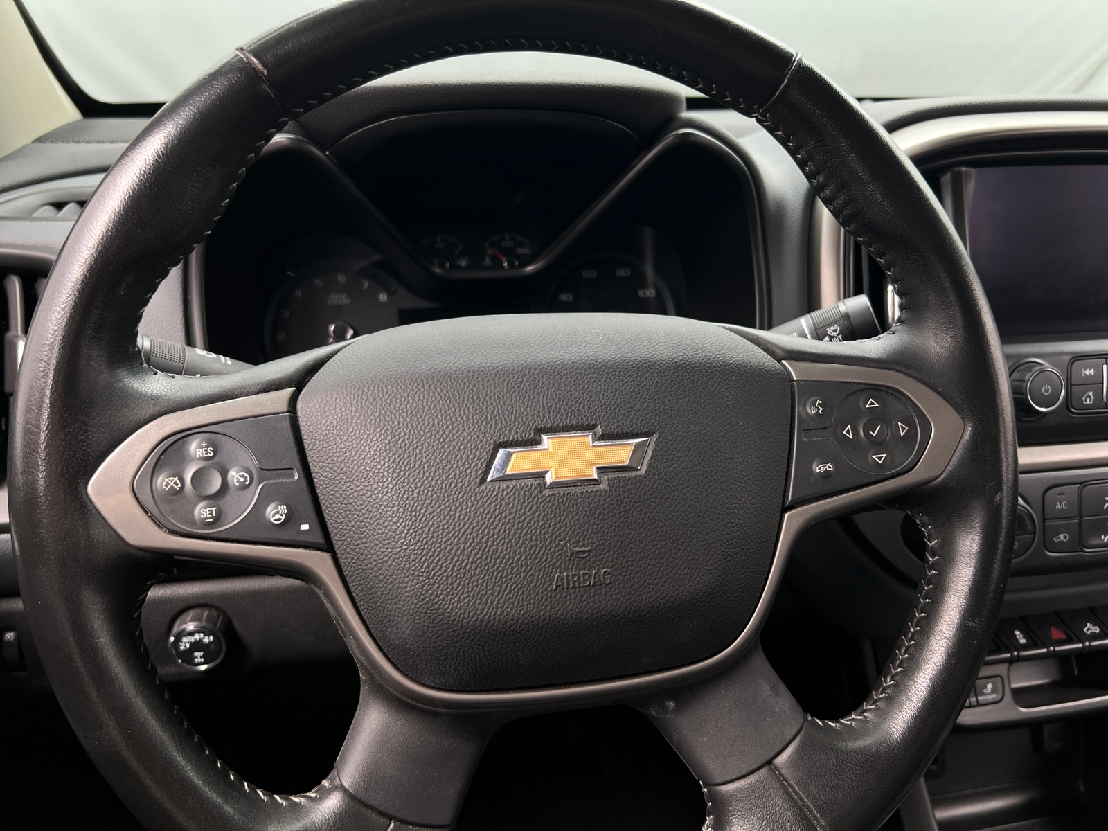 Thumbnail: 2022 Chevrolet Colorado - 4