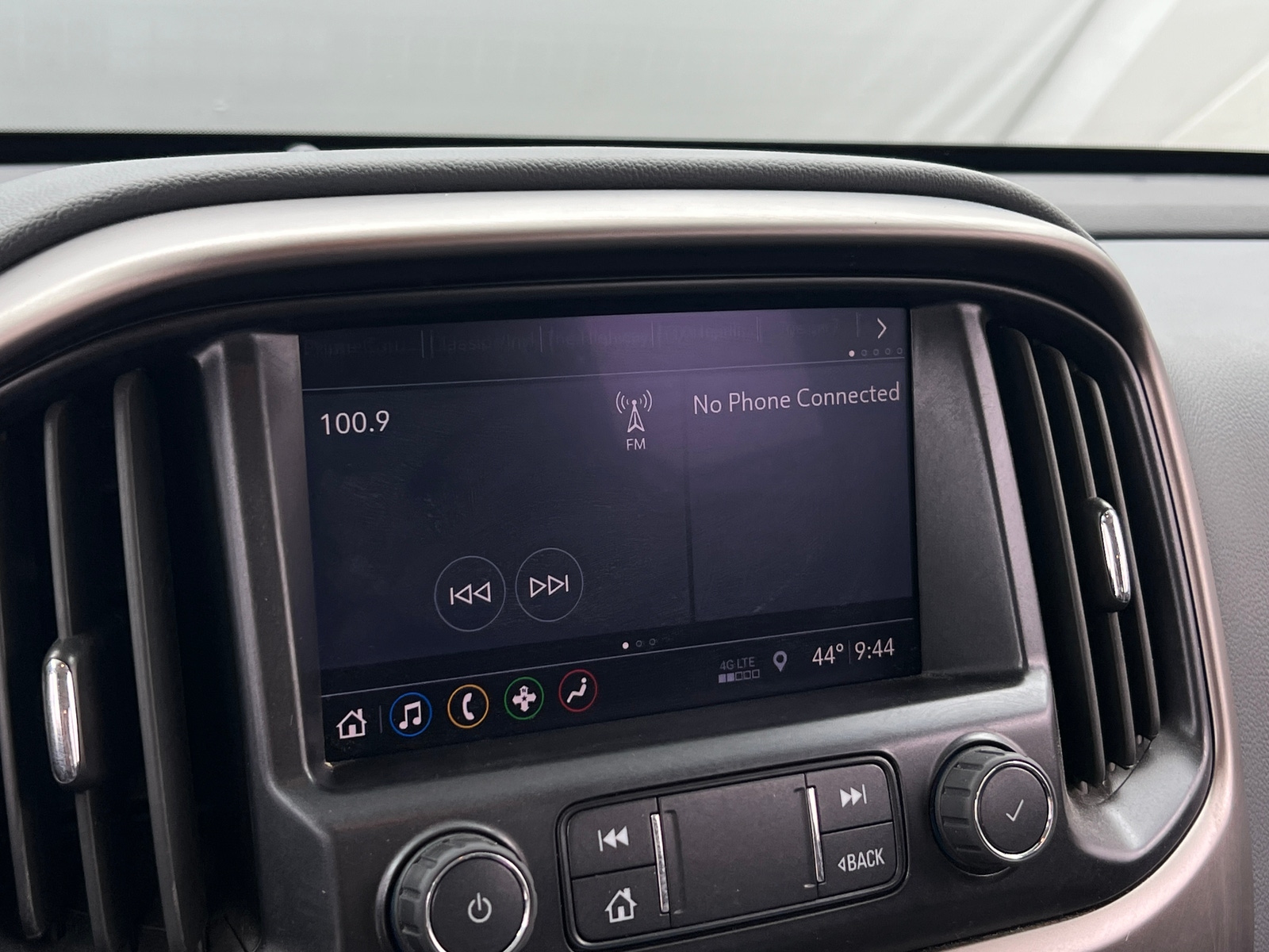 Thumbnail: 2022 Chevrolet Colorado - 3