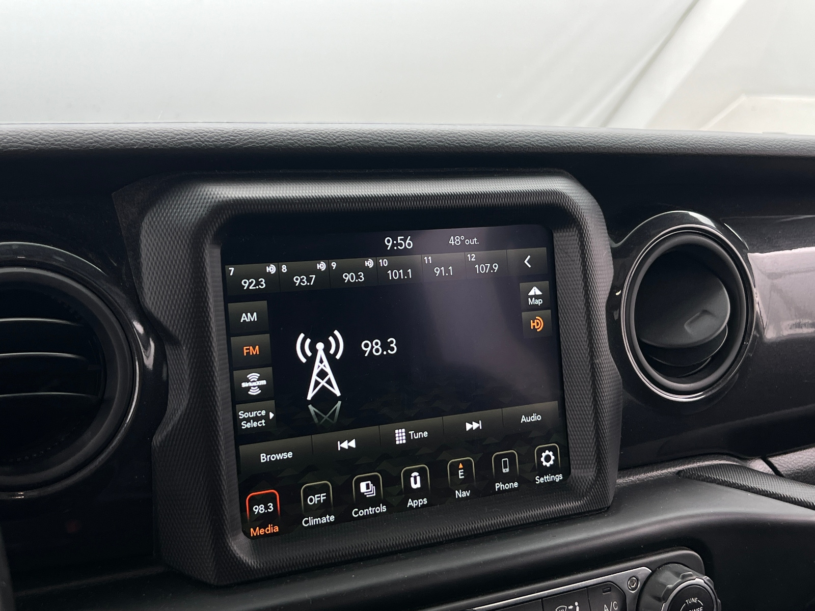 Thumbnail: 2022 Jeep Gladiator - 4