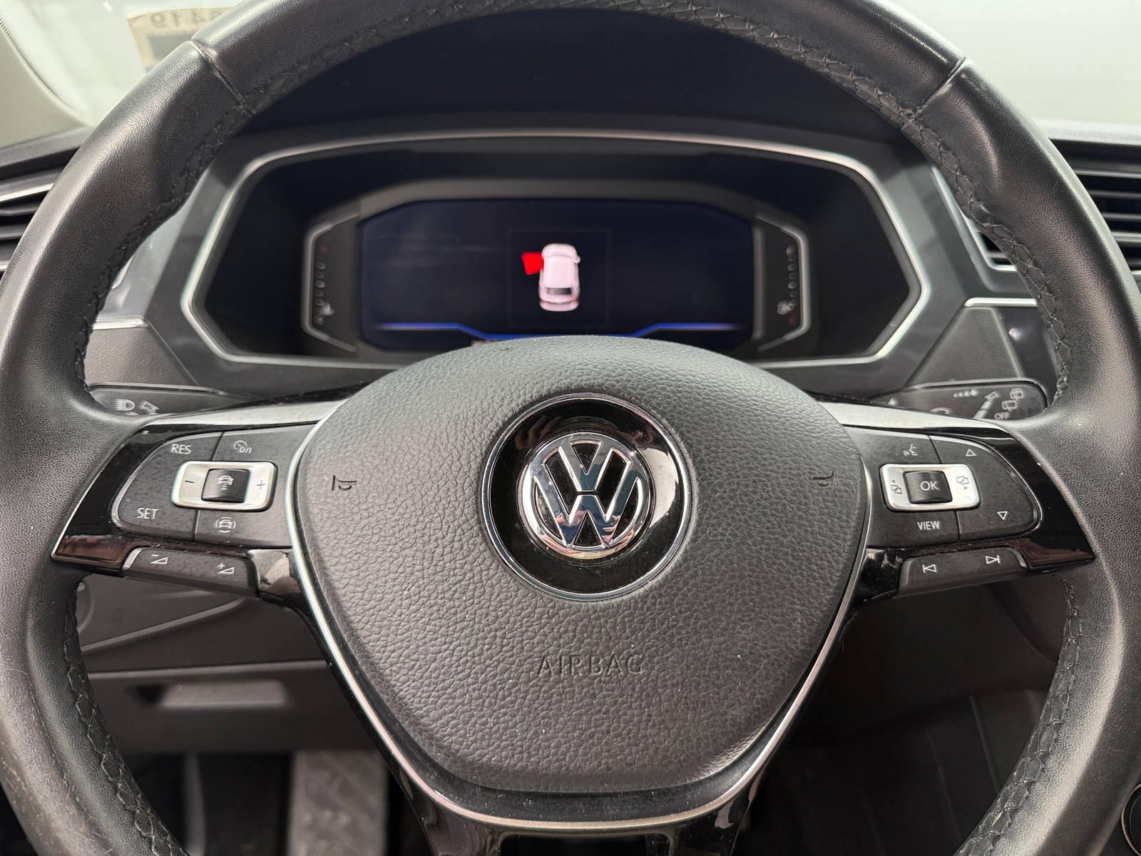 Thumbnail: 2020 Volkswagen Tiguan - 4