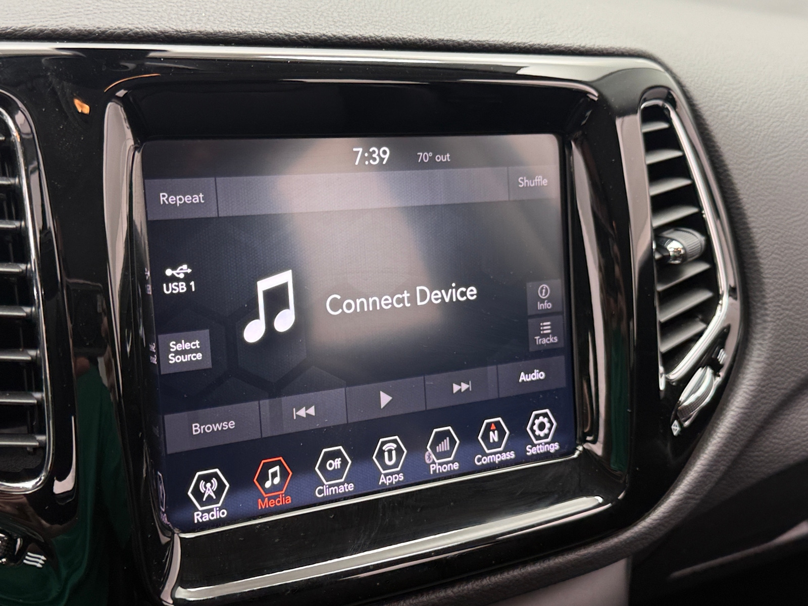 Thumbnail: 2018 Jeep Compass - 3