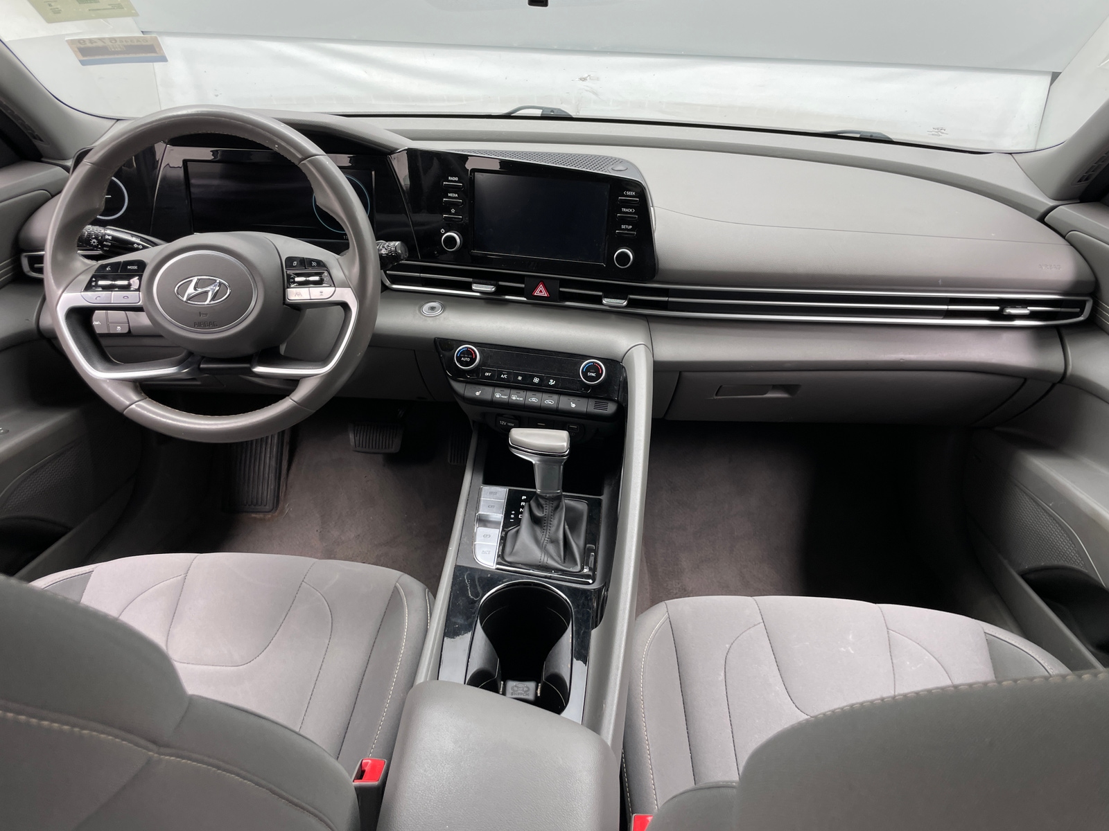 Thumbnail: 2022 Hyundai Elantra - 3