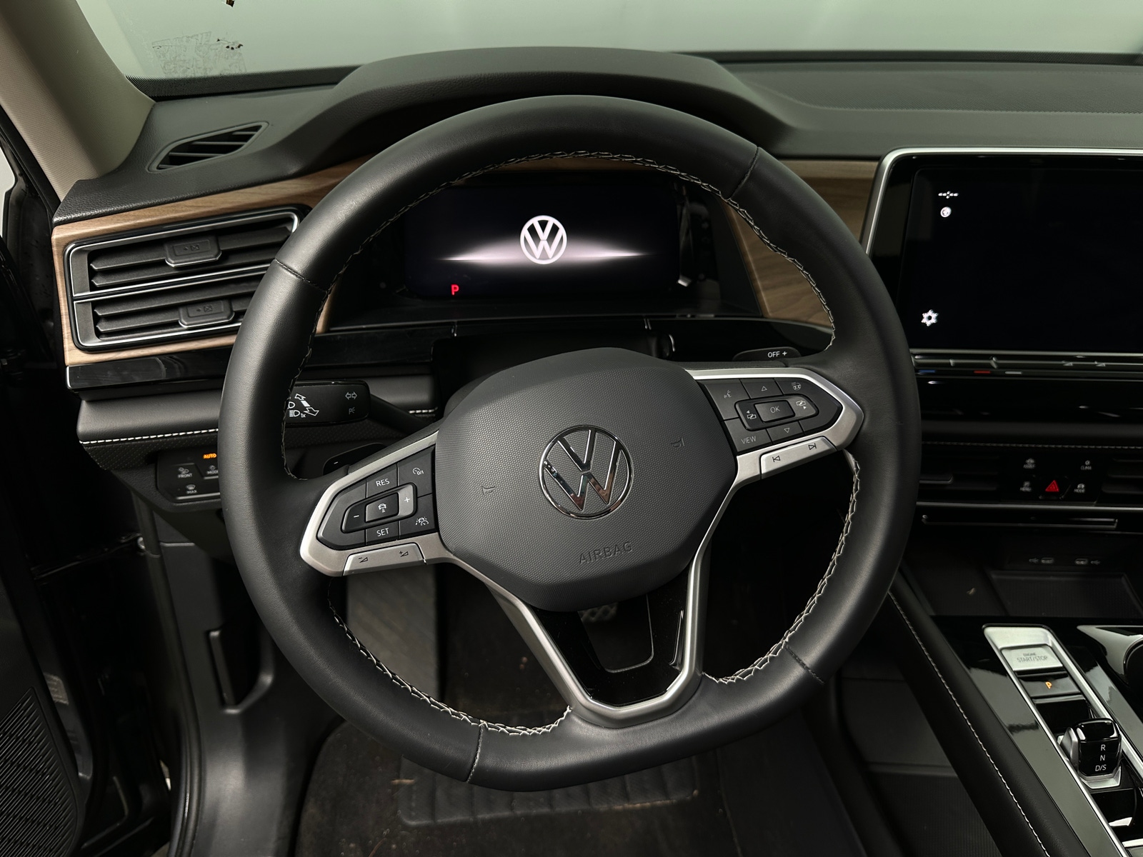 Thumbnail: 2024 Volkswagen Atlas - 4