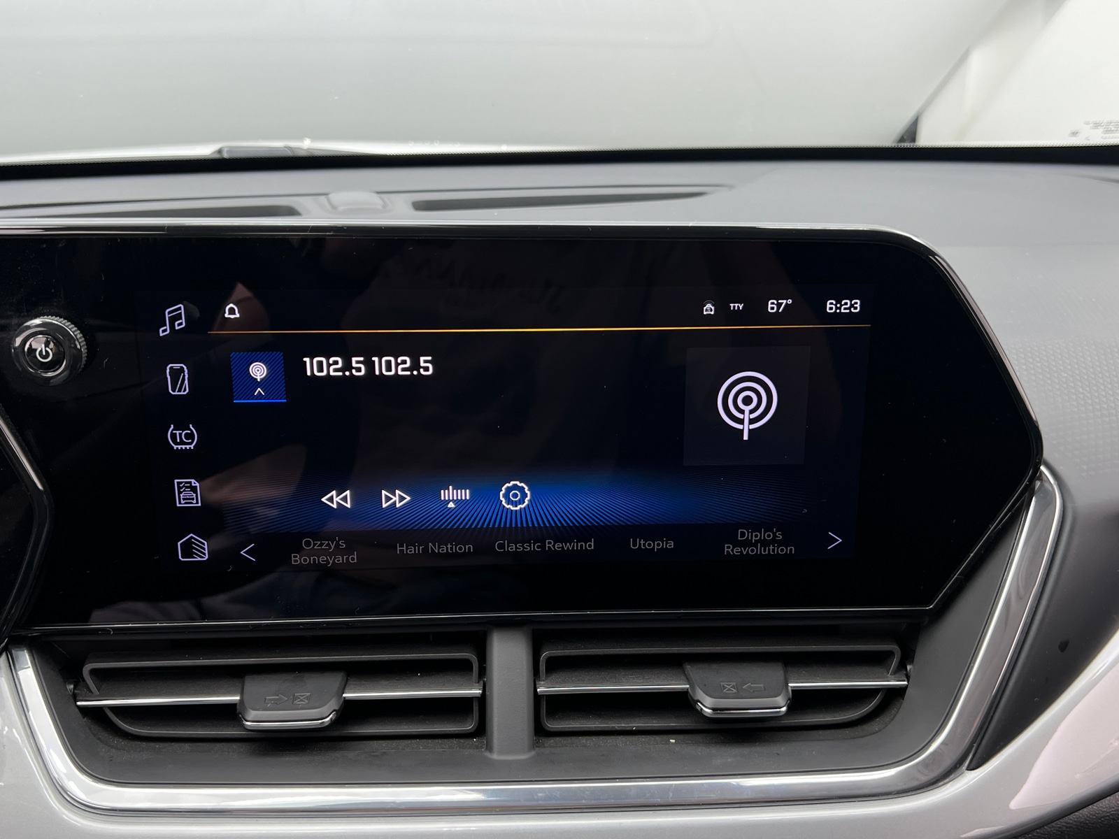 Thumbnail: 2025 Chevrolet Trax - 4