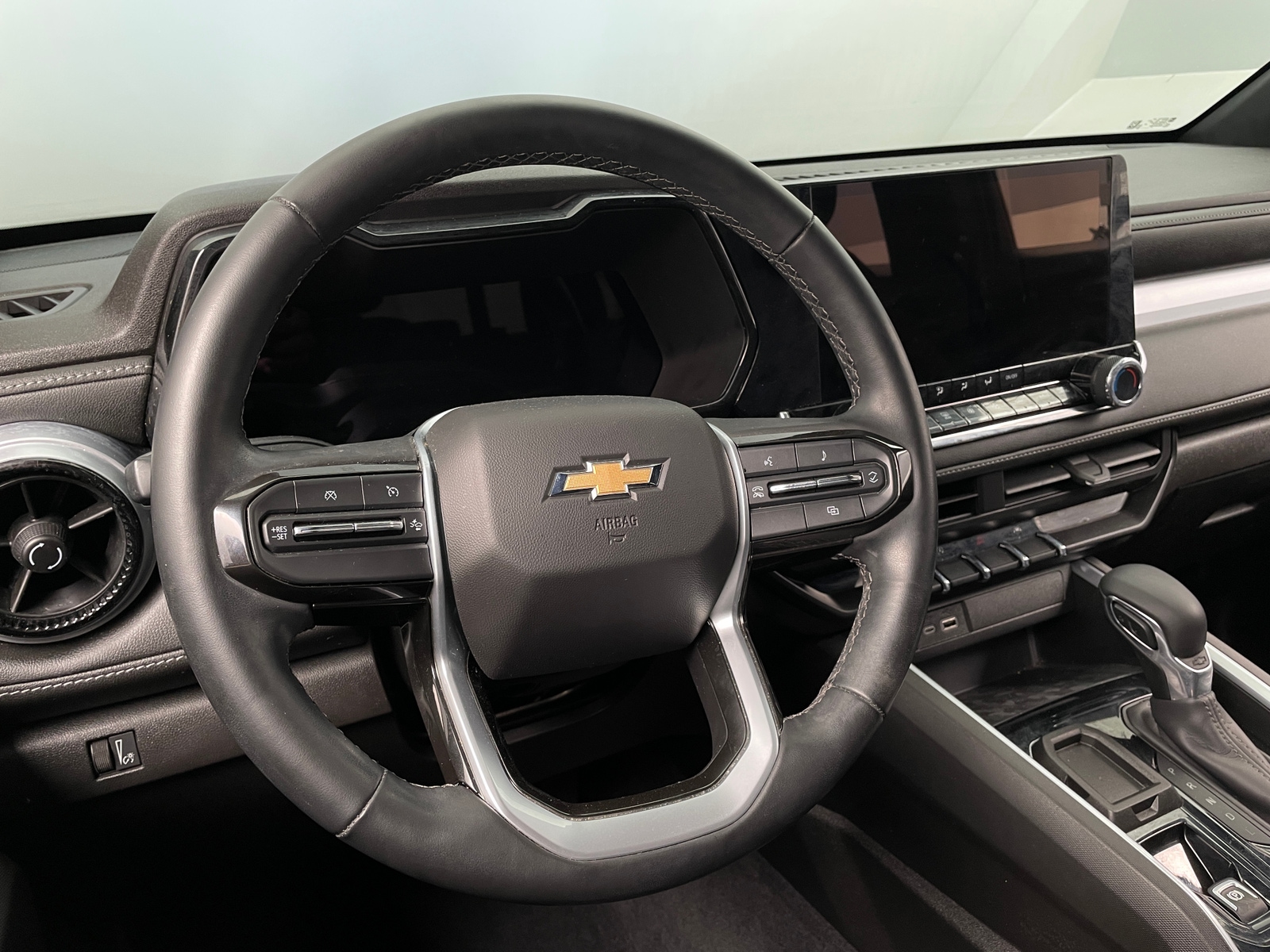 Thumbnail: 2023 Chevrolet Colorado - 5