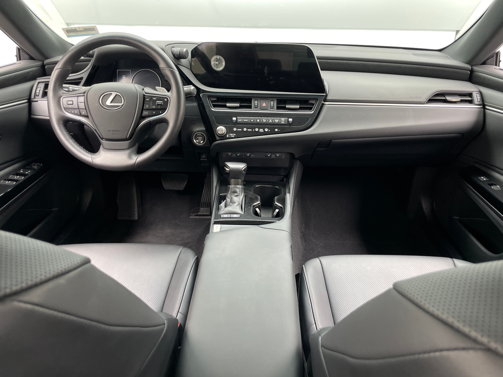 Thumbnail: 2023 Lexus ES - 3