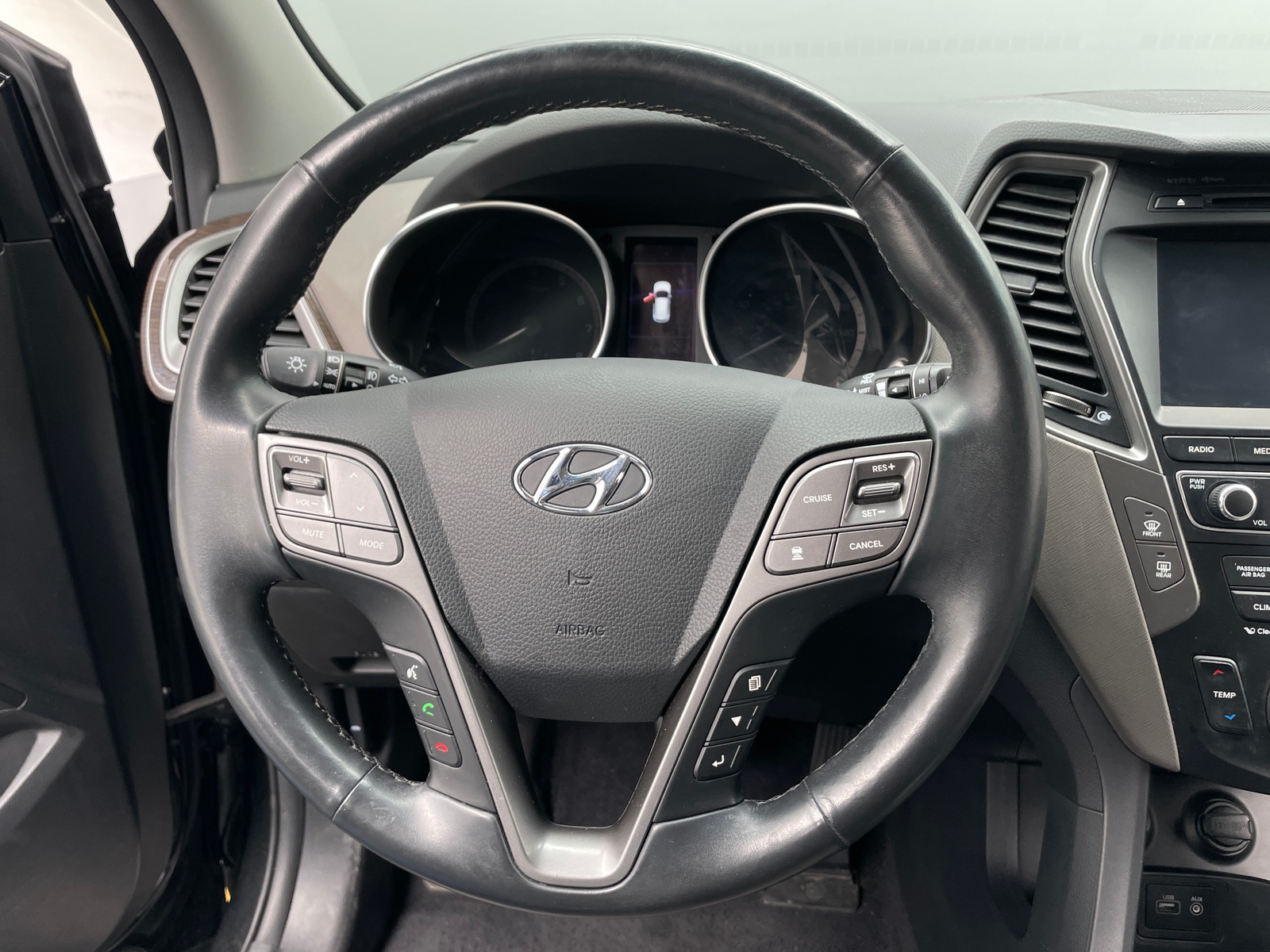 Thumbnail: 2017 Hyundai Santa Fe - 4