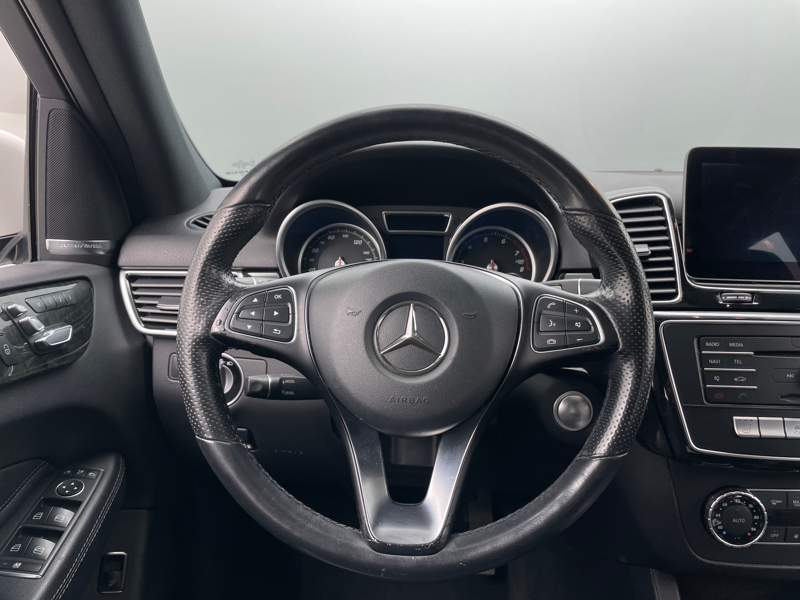 Thumbnail: 2017 Mercedes-Benz GLE - 4