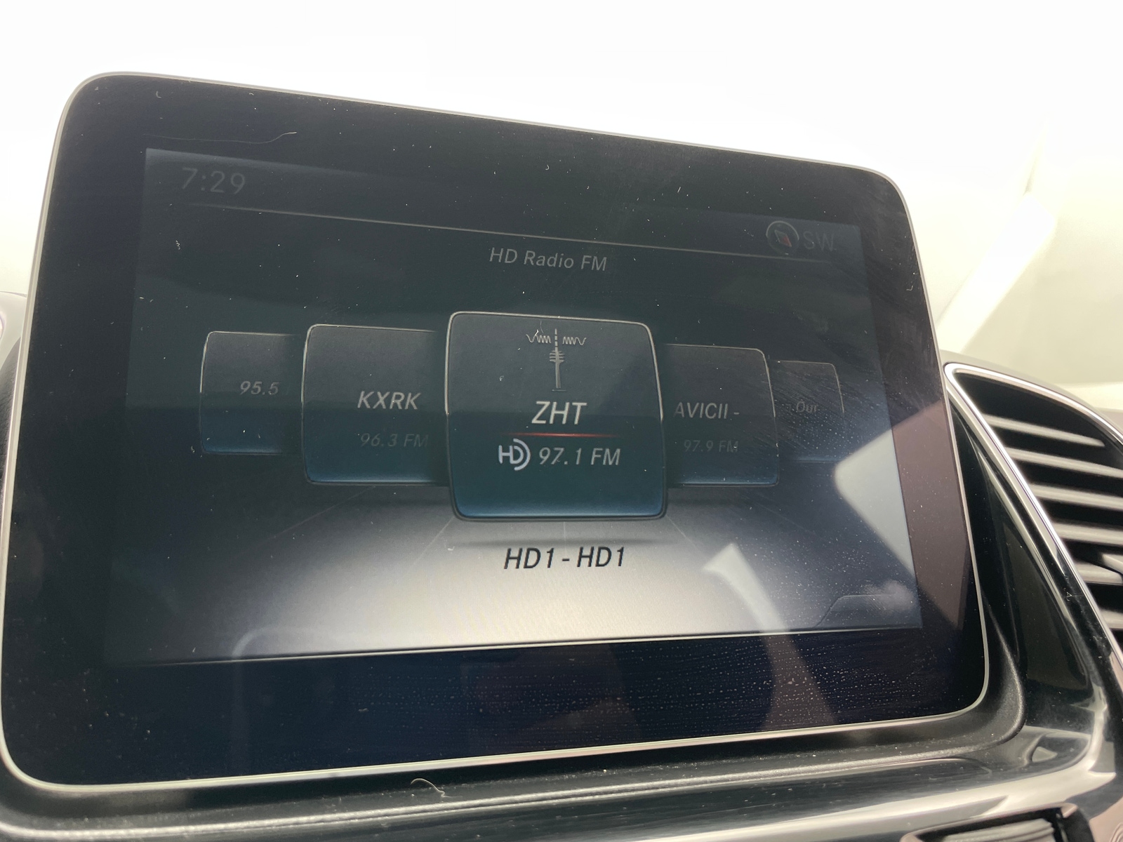 Thumbnail: 2017 Mercedes-Benz GLE - 3