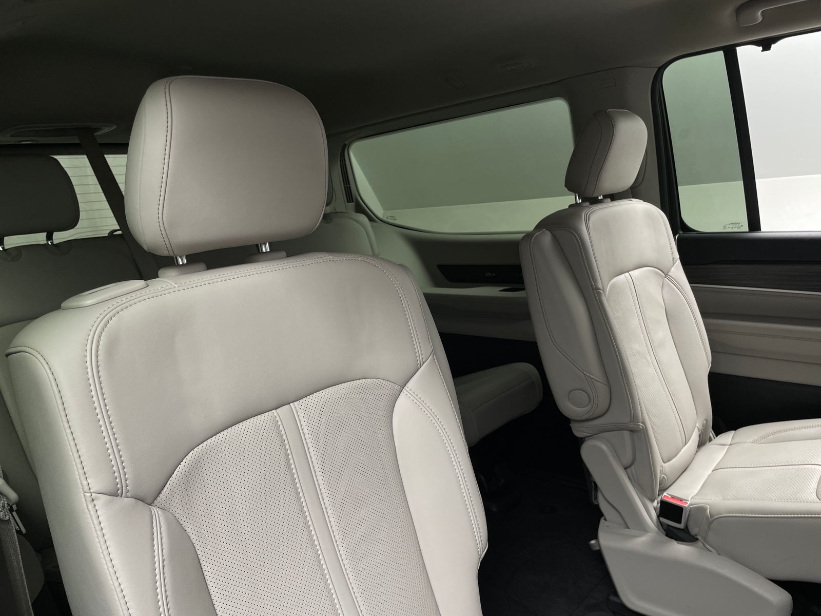 Thumbnail: 2023 Jeep Wagoneer - 5