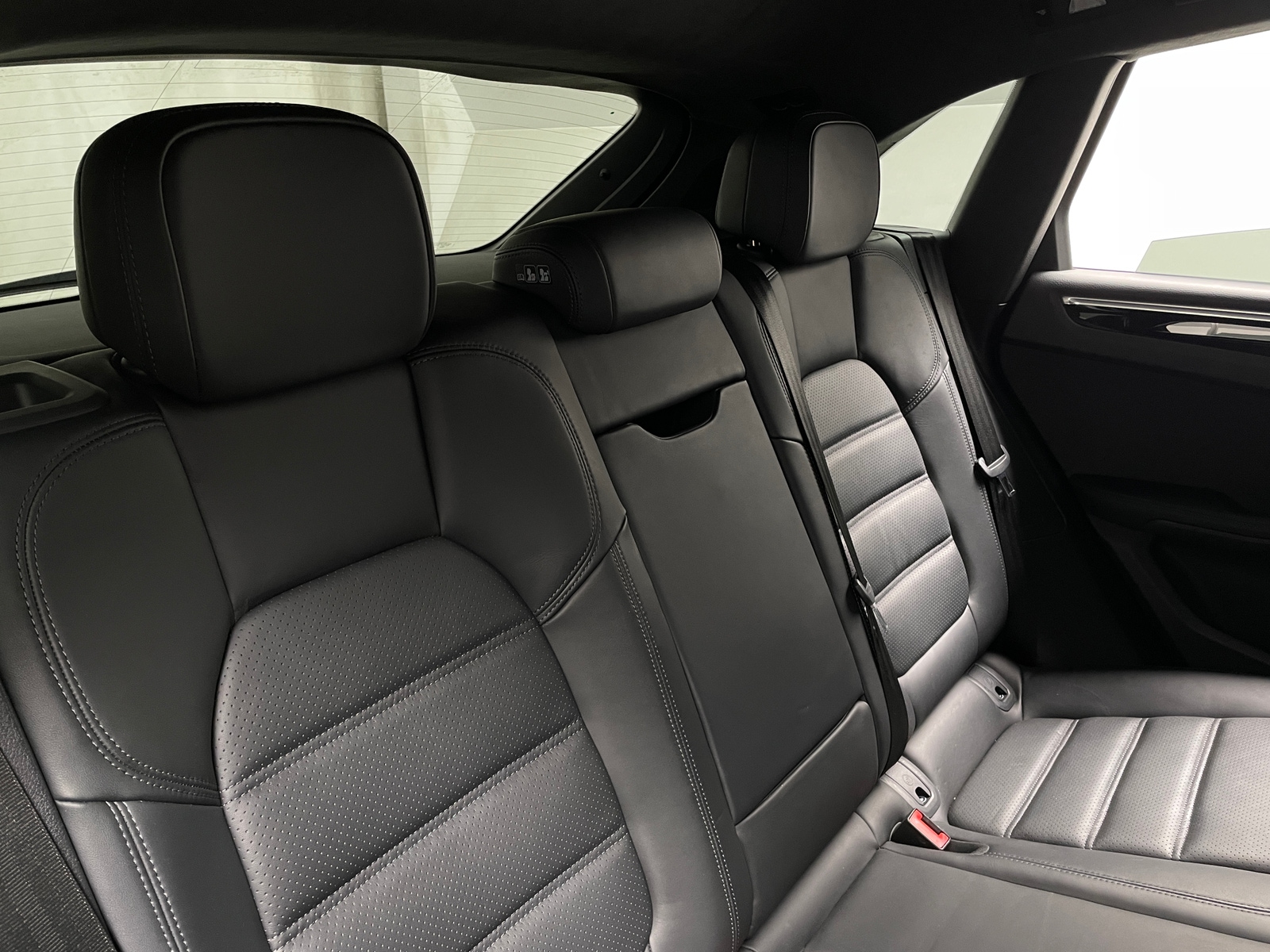Thumbnail: 2021 Porsche Macan - 5