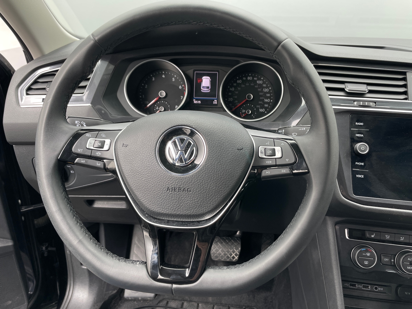 Thumbnail: 2020 Volkswagen Tiguan - 4