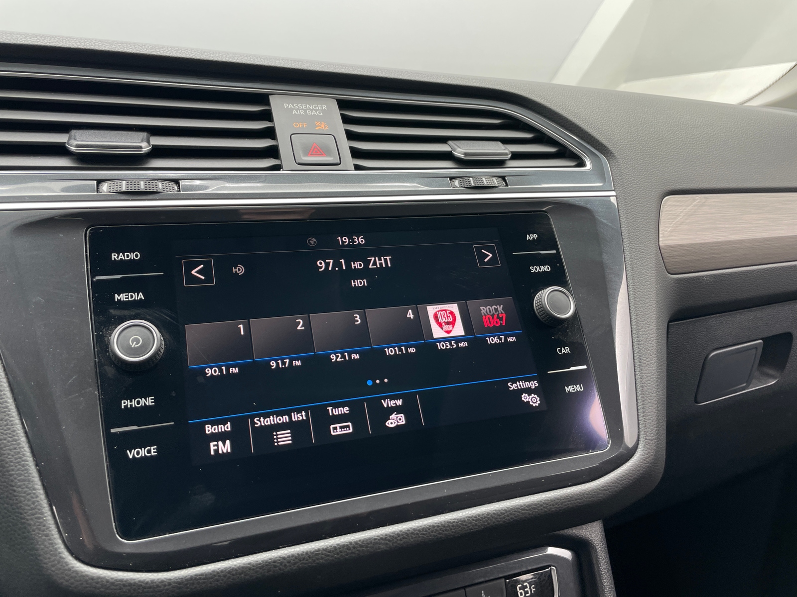 Thumbnail: 2020 Volkswagen Tiguan - 3