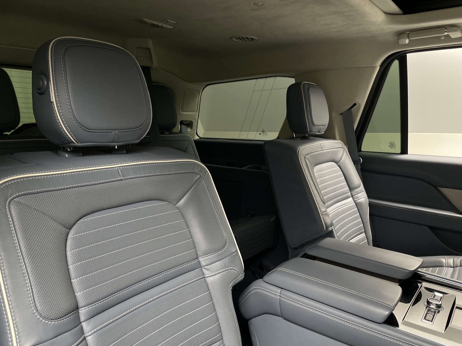 Thumbnail: 2019 Lincoln Navigator - 5