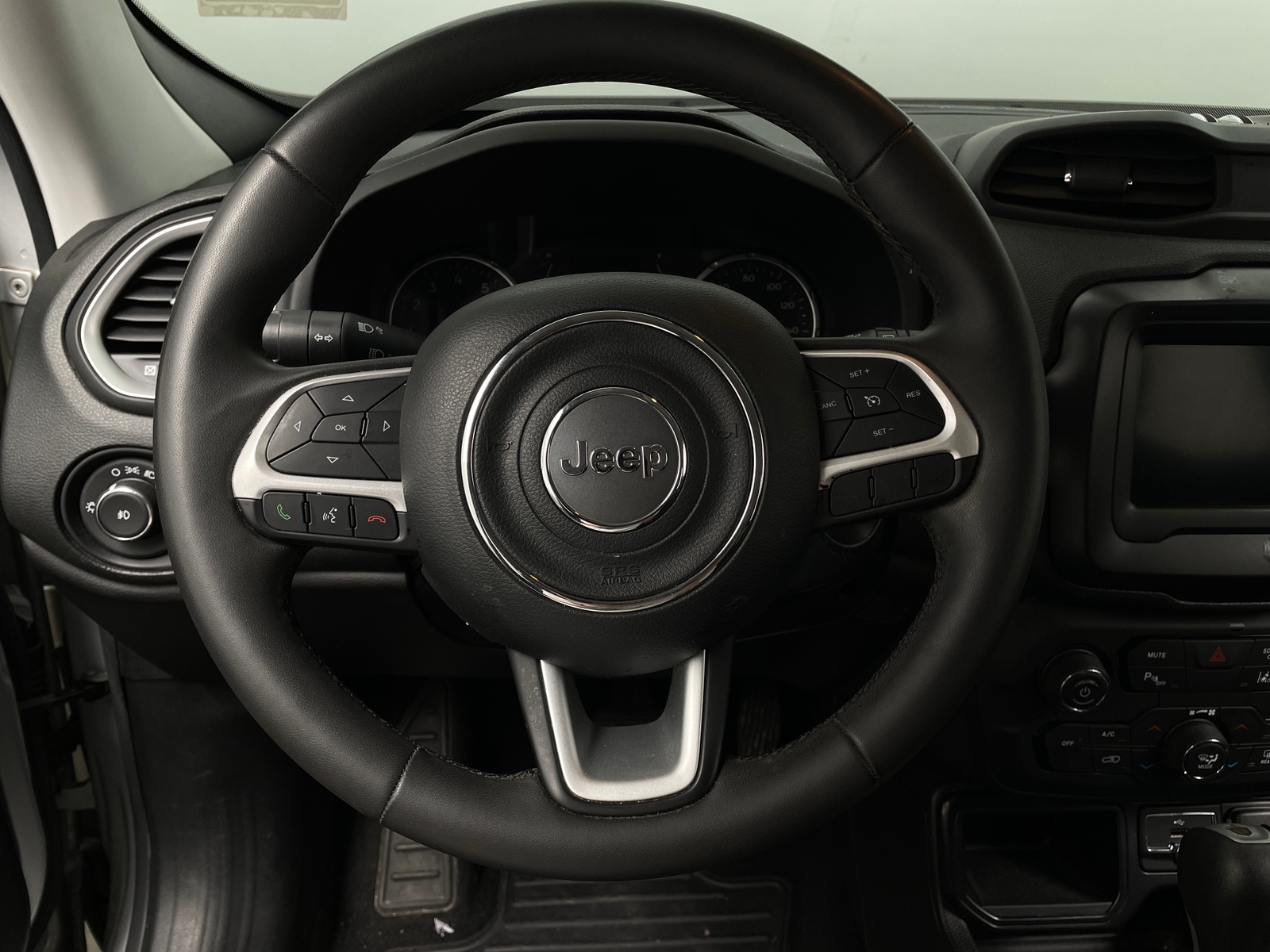 Thumbnail: 2018 Jeep Renegade - 5