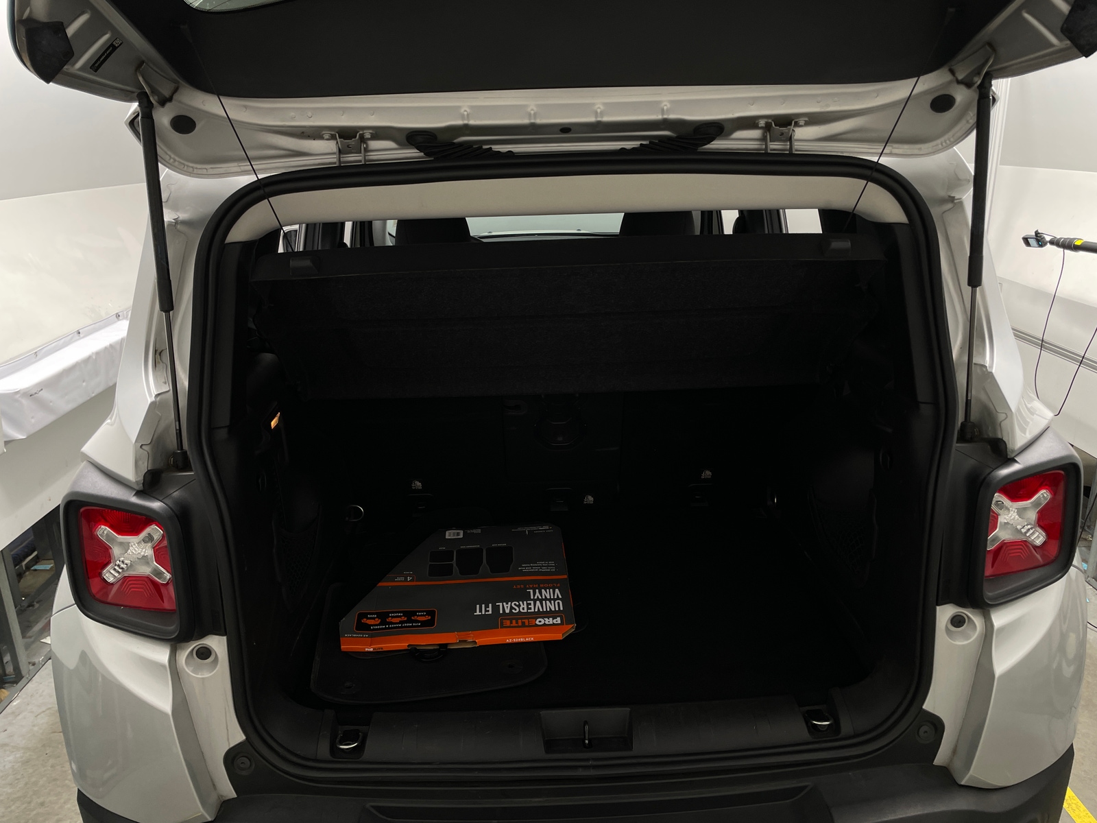 Thumbnail: 2018 Jeep Renegade - 7