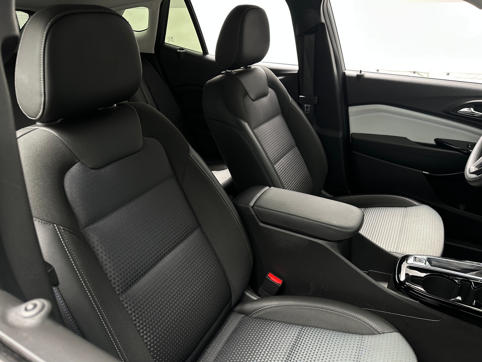 Thumbnail: 2025 Chevrolet Trax - 2