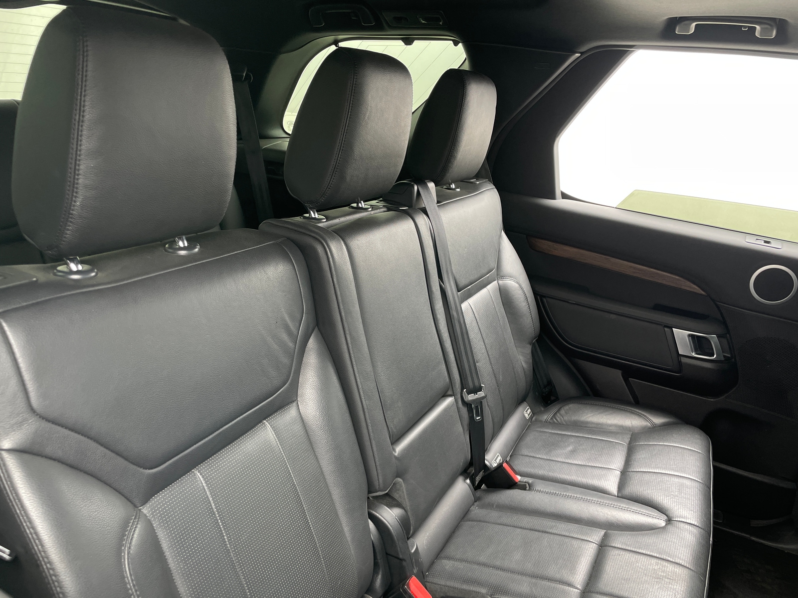 Thumbnail: 2017 Land Rover Discovery - 5