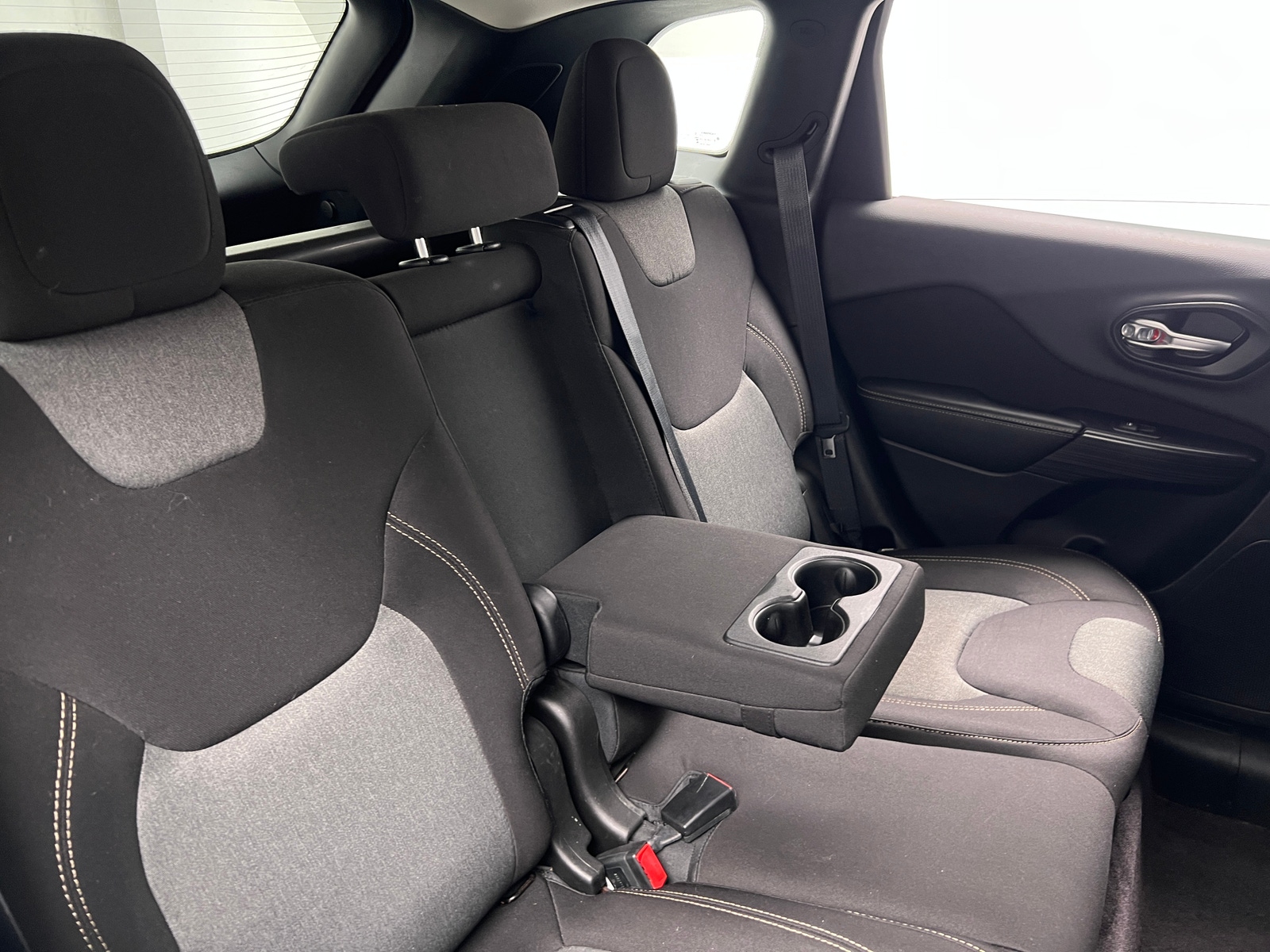 Thumbnail: 2016 Jeep Cherokee - 6