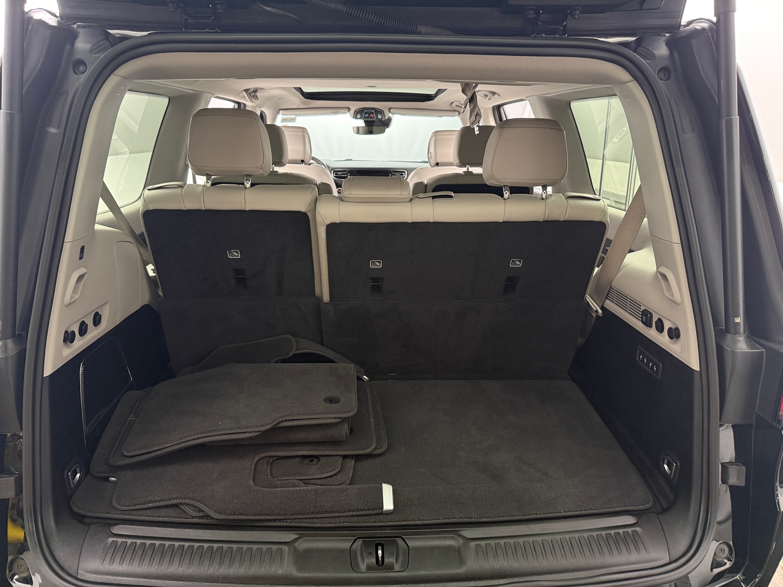 Thumbnail: 2023 Jeep Wagoneer - 6