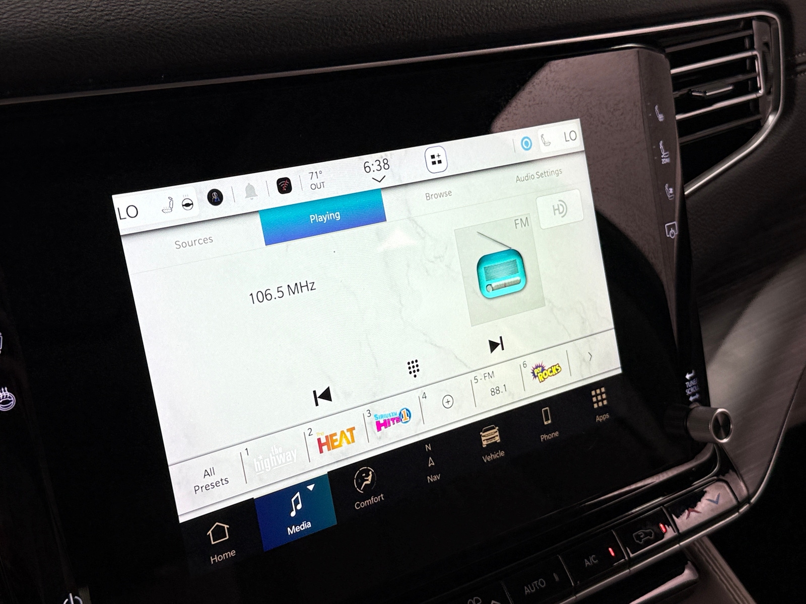 Thumbnail: 2023 Jeep Wagoneer - 3