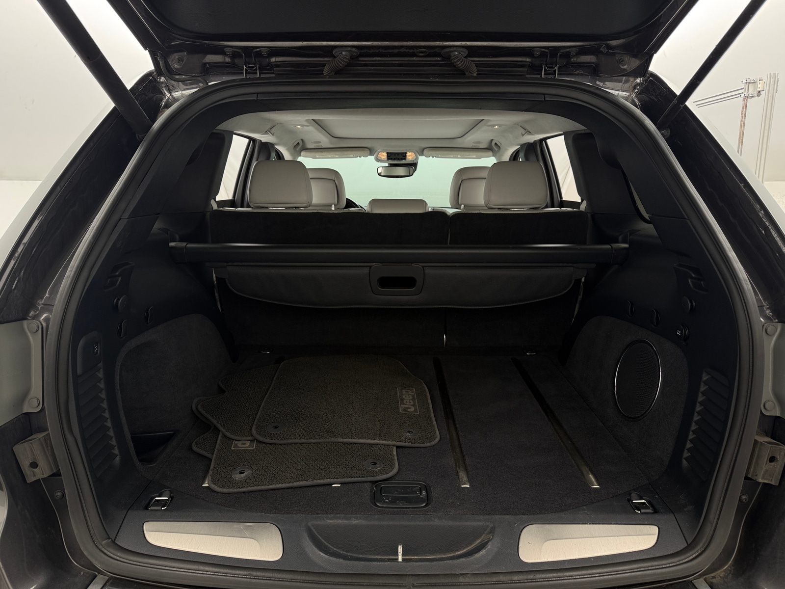 Thumbnail: 2017 Jeep Grand Cherokee - 6