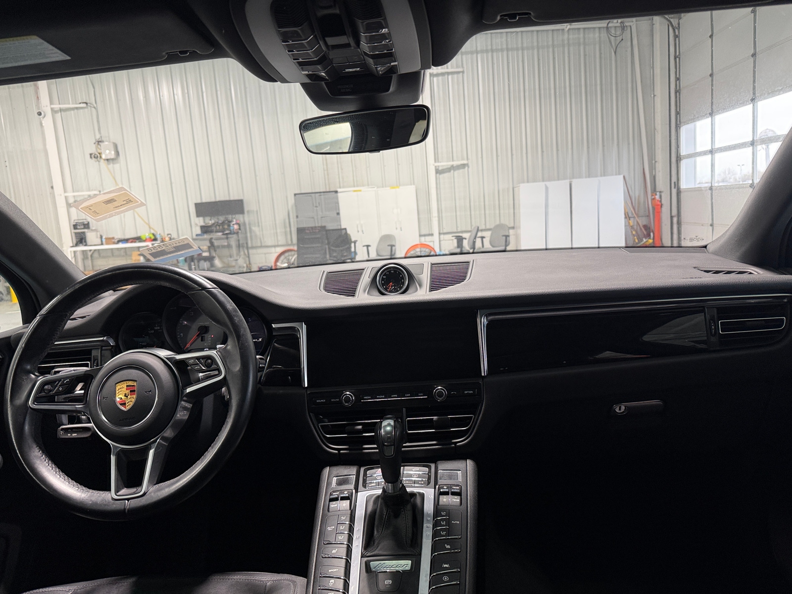 Thumbnail: 2021 Porsche Macan - 2