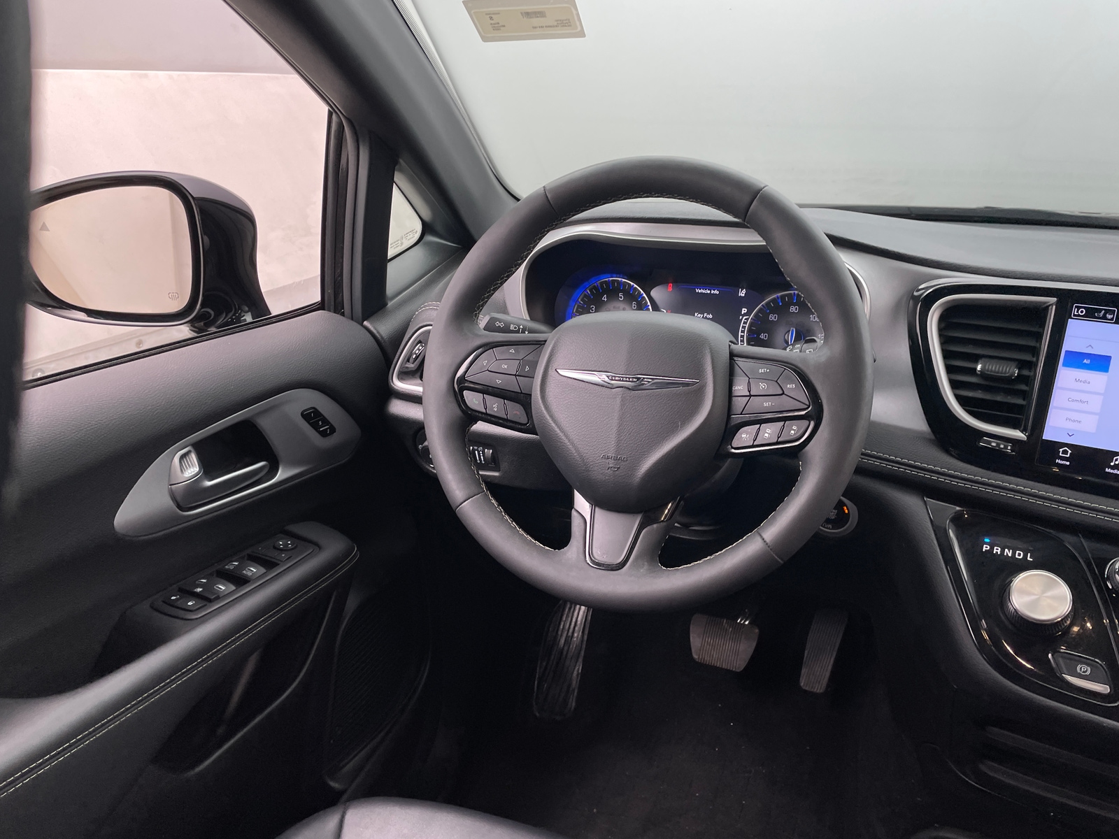 Thumbnail: 2024 Chrysler Pacifica - 4