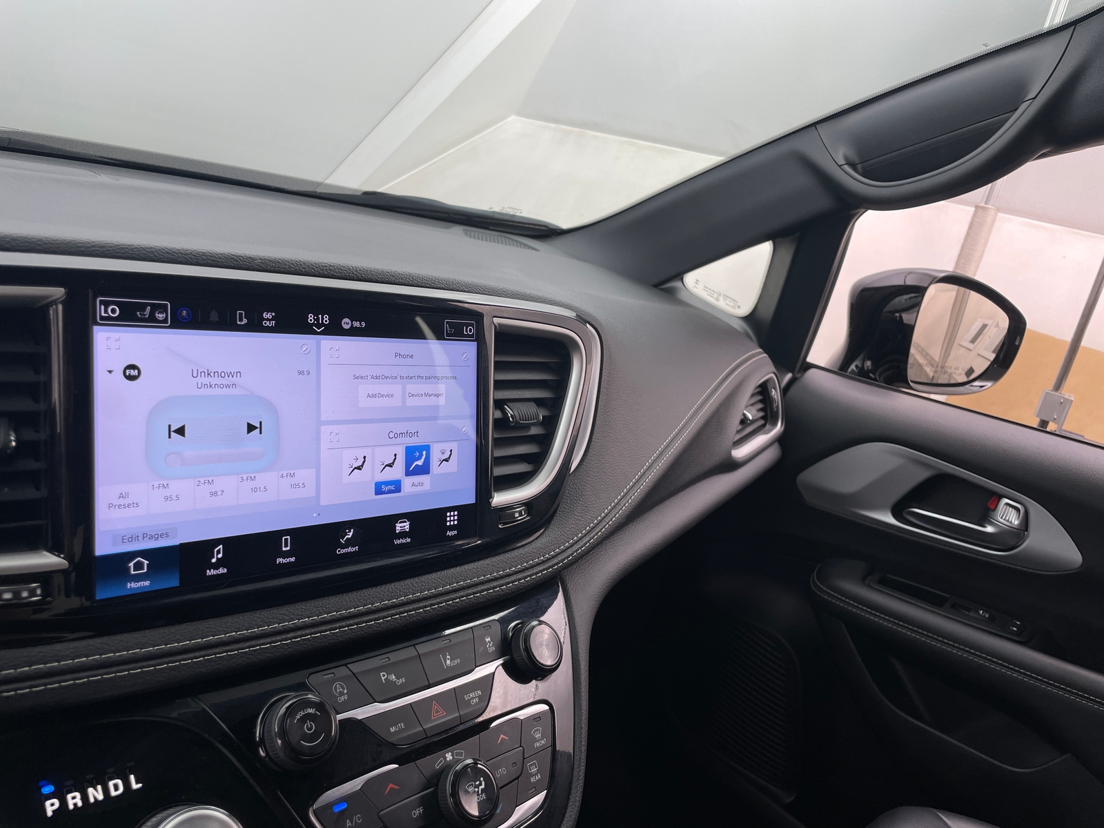 Thumbnail: 2024 Chrysler Pacifica - 3