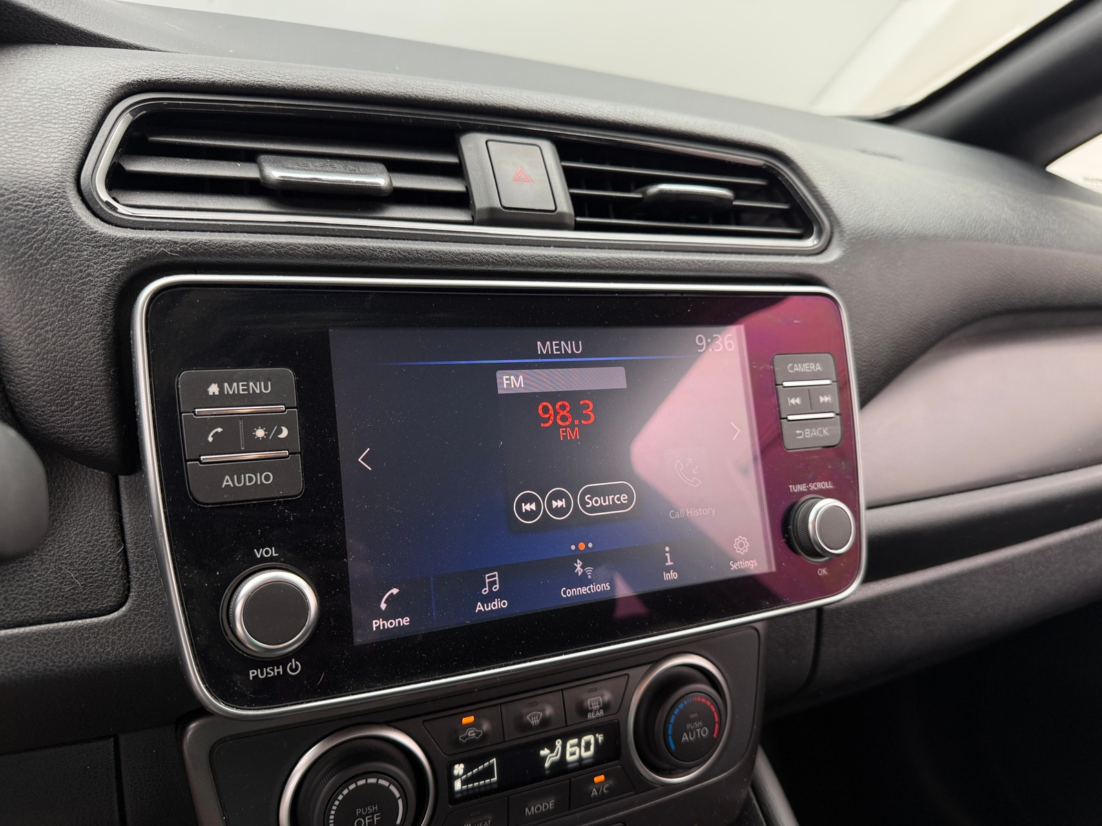 Thumbnail: 2021 Nissan Leaf - 4