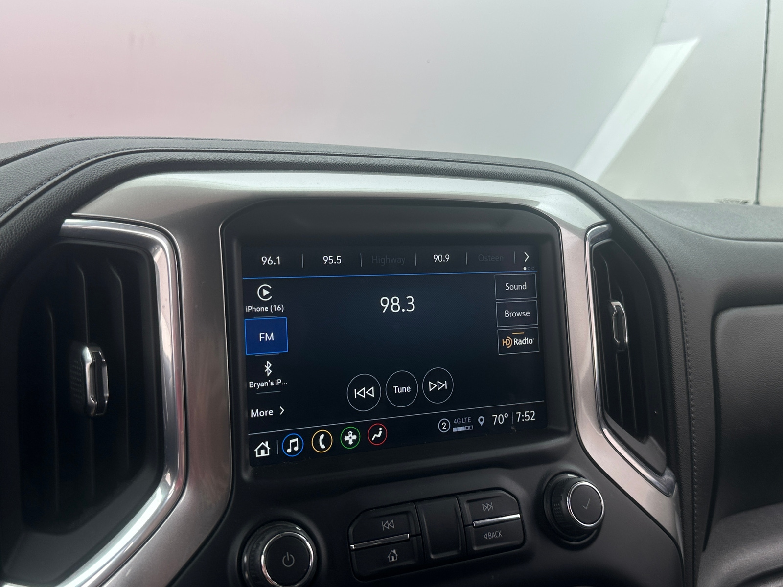 Thumbnail: 2021 Chevrolet Silverado 1500 - 4