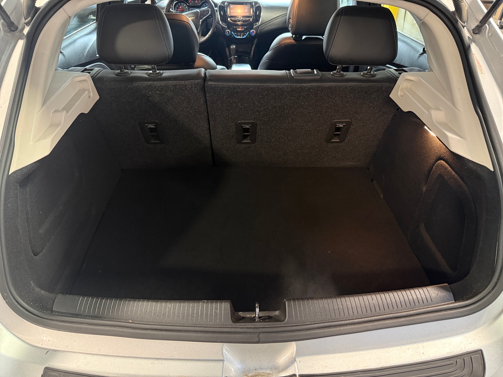 Thumbnail: 2017 Chevrolet Cruze - 6