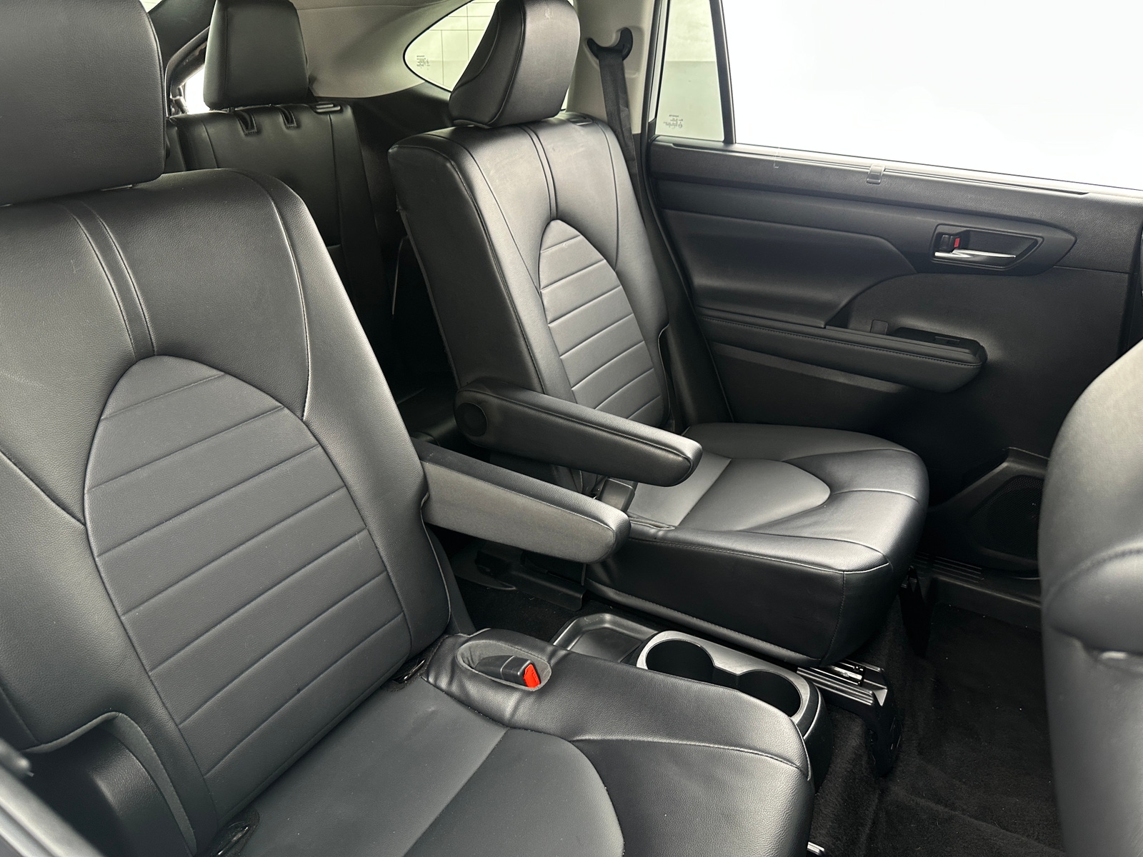 Thumbnail: 2022 Toyota Highlander - 5