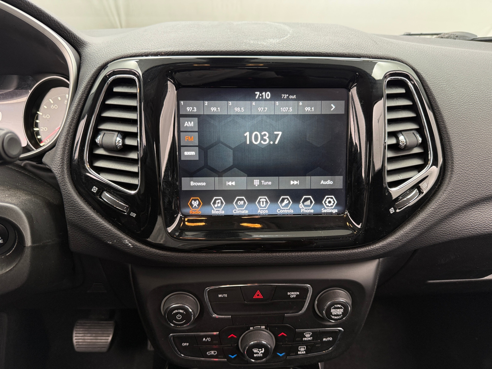 Thumbnail: 2017 Jeep Compass - 4