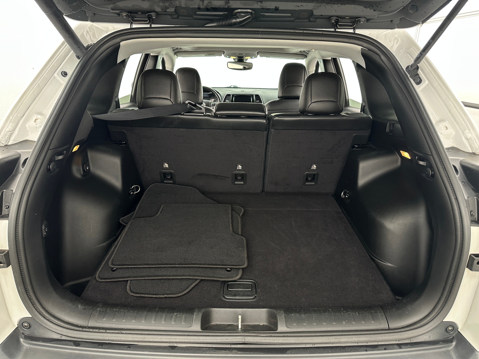 Thumbnail: 2019 Jeep Cherokee - 6