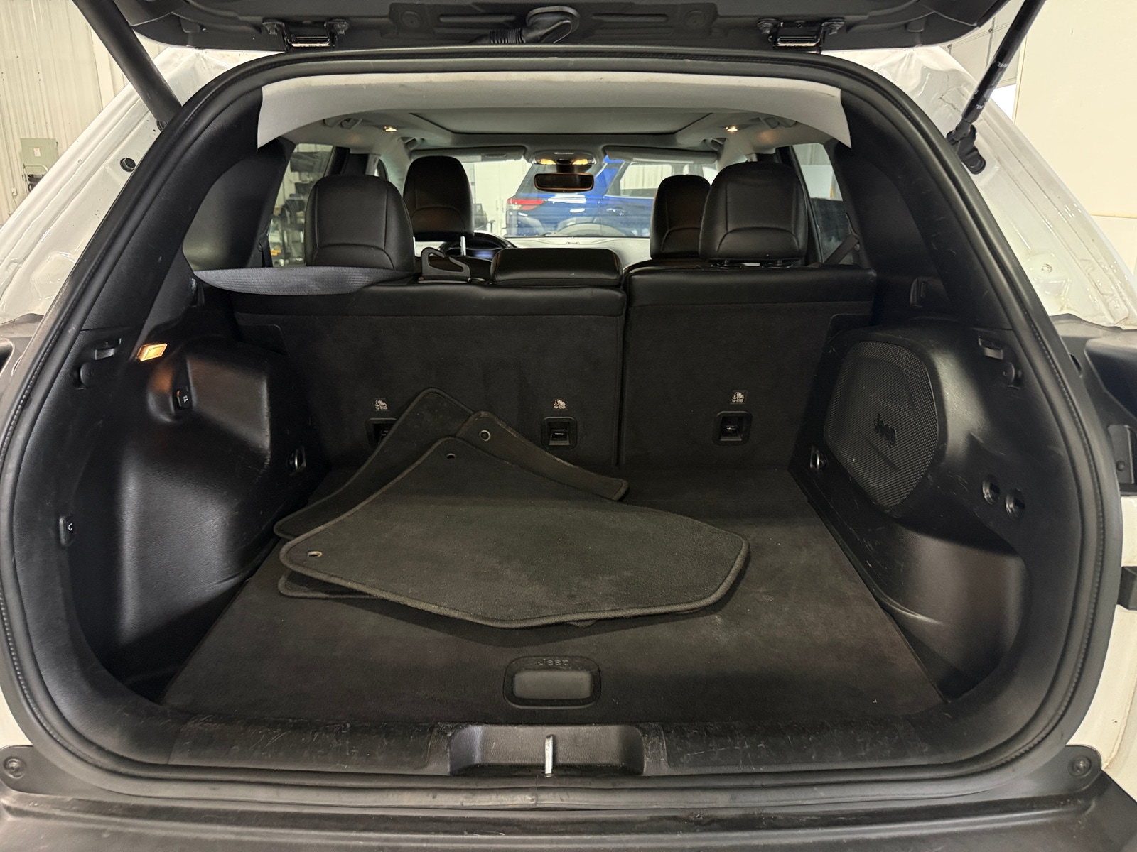 Thumbnail: 2021 Jeep Cherokee - 6