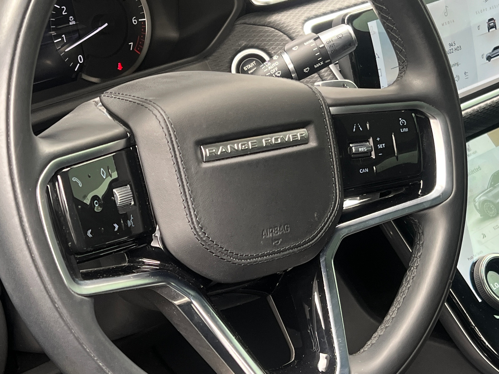 Thumbnail: 2022 Land Rover Range Rover Velar - 4