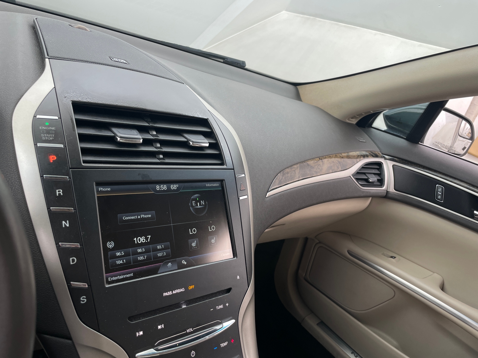 Thumbnail: 2016 Lincoln MKZ - 3