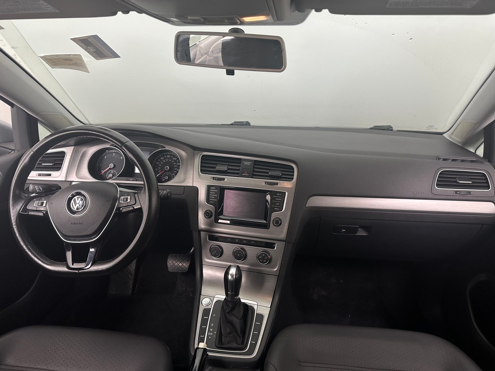 Thumbnail: 2015 Volkswagen e-Golf - 3