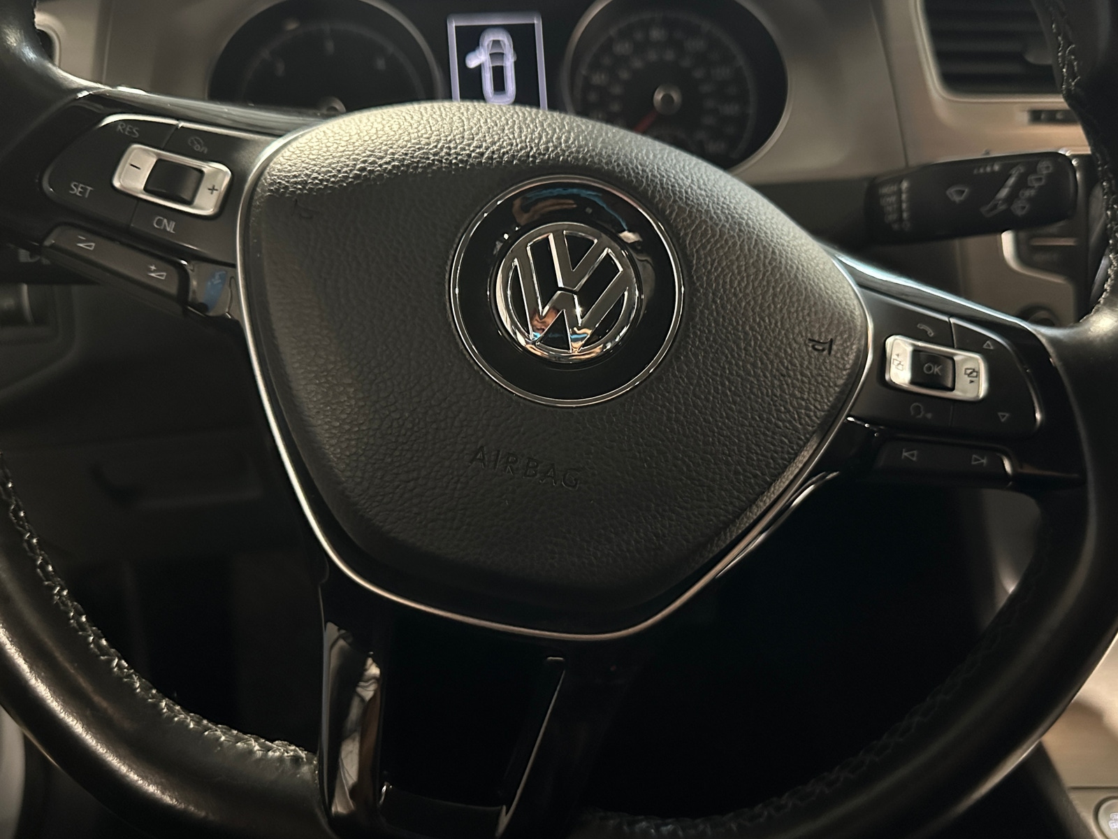 Thumbnail: 2015 Volkswagen e-Golf - 5