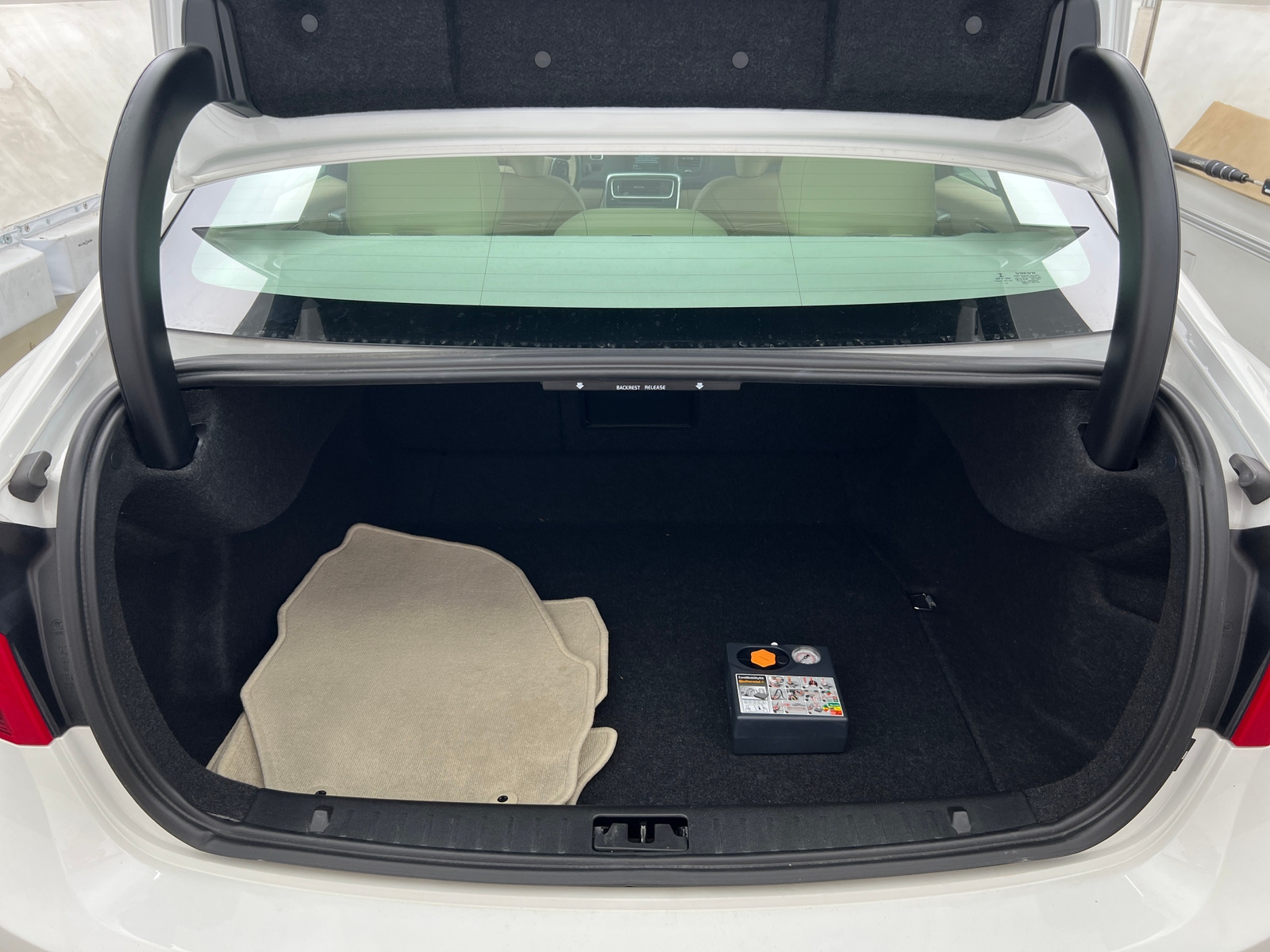 Thumbnail: 2015 Volvo S60 - 6