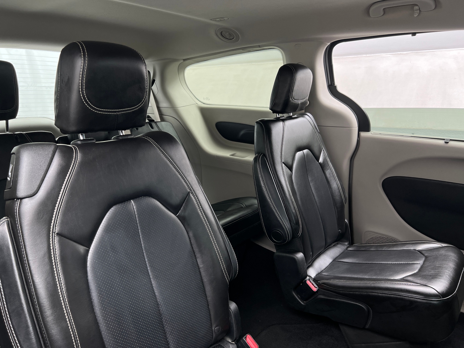 Thumbnail: 2020 Chrysler Voyager - 5