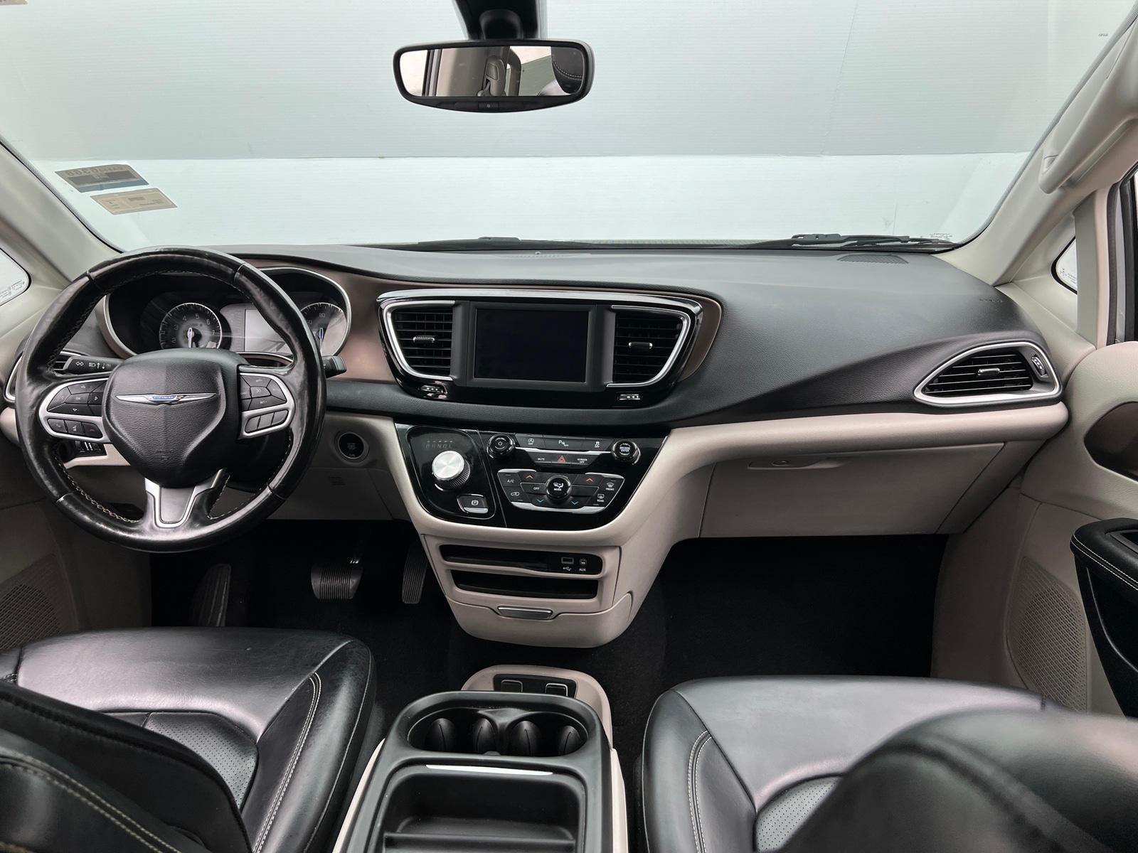 Thumbnail: 2020 Chrysler Voyager - 2