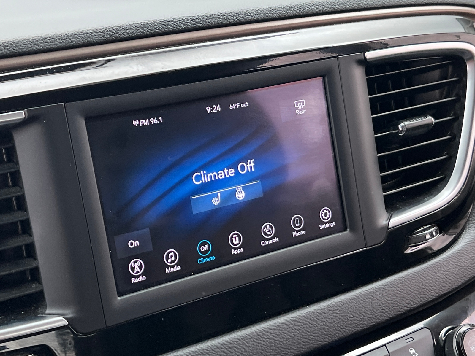 Thumbnail: 2020 Chrysler Voyager - 3